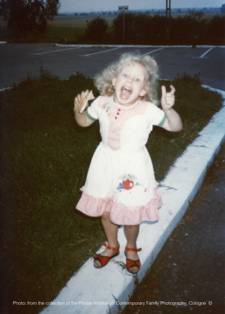 [SCHA] SS20_women_webside_a small shouting girl