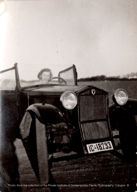 AW21 woman in a big car_WEBSIDE