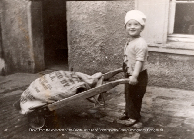 AW22 MC little boy with a wheelbarrow WEBSIDE
