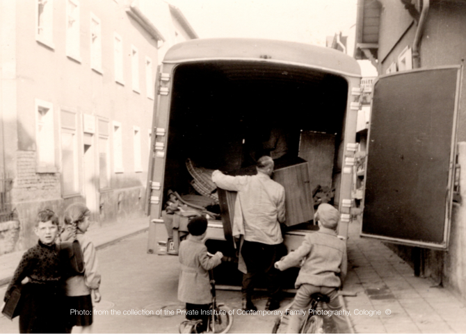AW22 PC moving car WEBSIDE Kopie