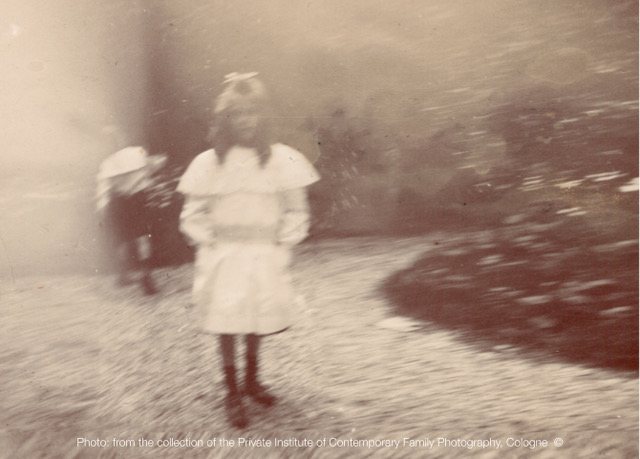 AW23 MC a girl in a white coat and a boy in a marine collar blouson WEBSITE