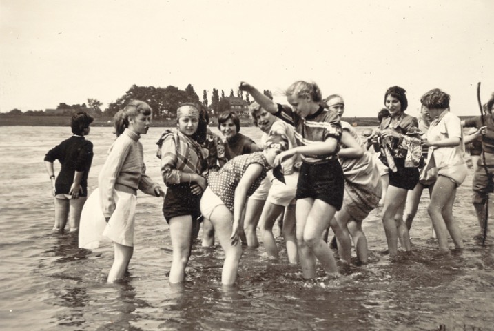 girls in the wather